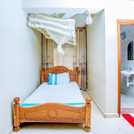Harts Motel Кампала Екстер'єр фото