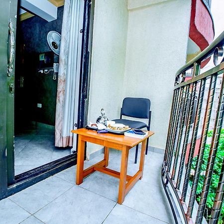 Harts Motel Кампала Екстер'єр фото