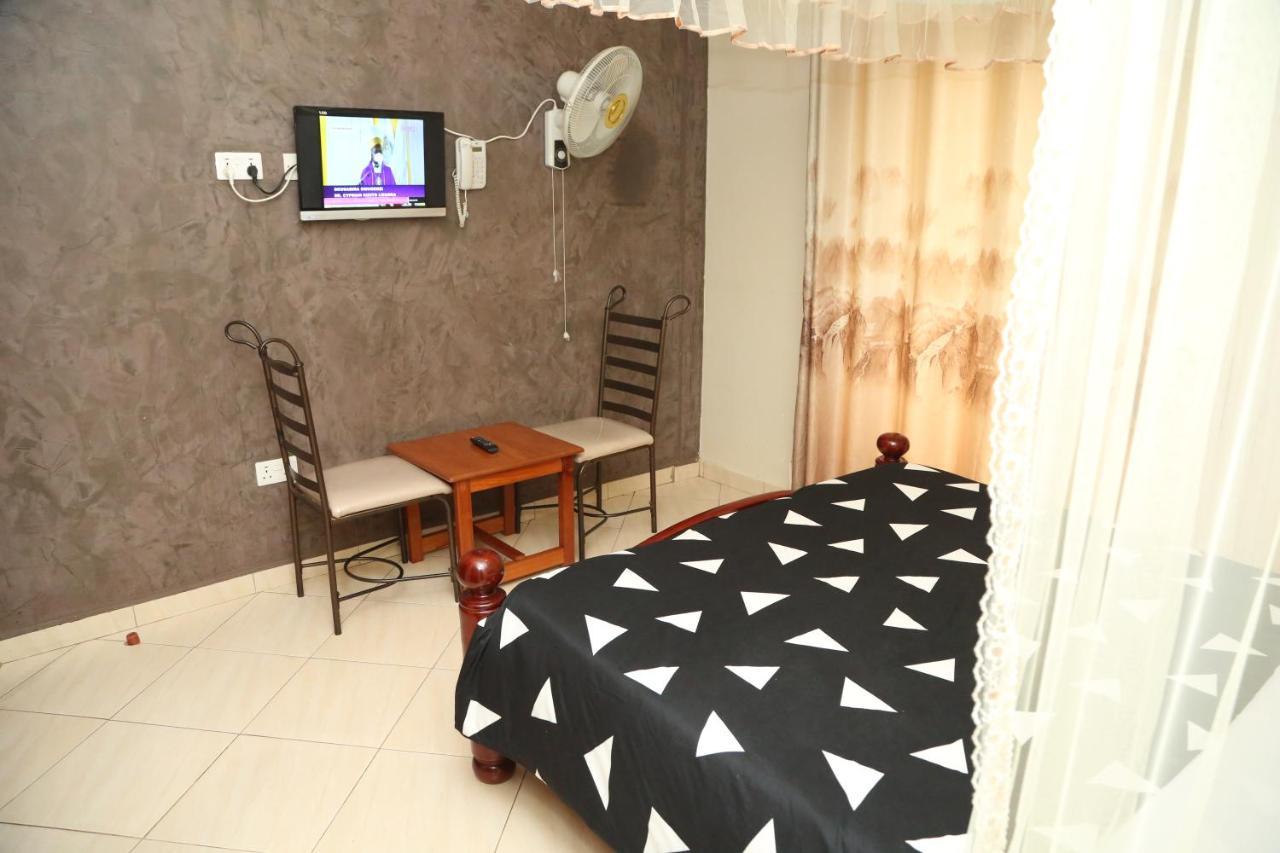 Harts Motel Кампала Екстер'єр фото