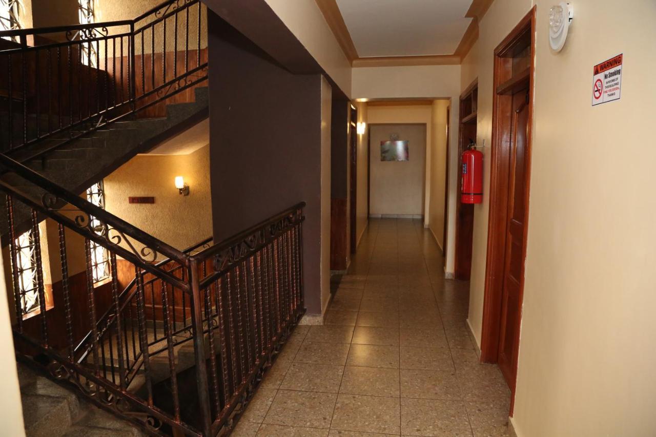 Harts Motel Кампала Екстер'єр фото