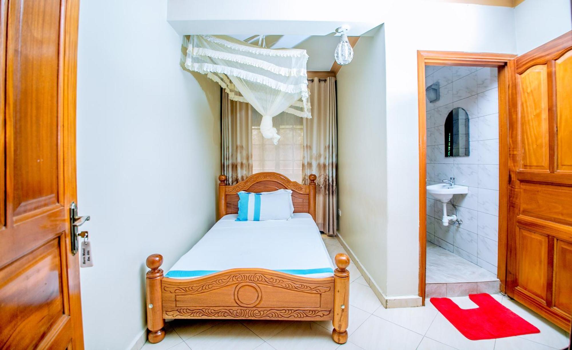 Harts Motel Кампала Екстер'єр фото